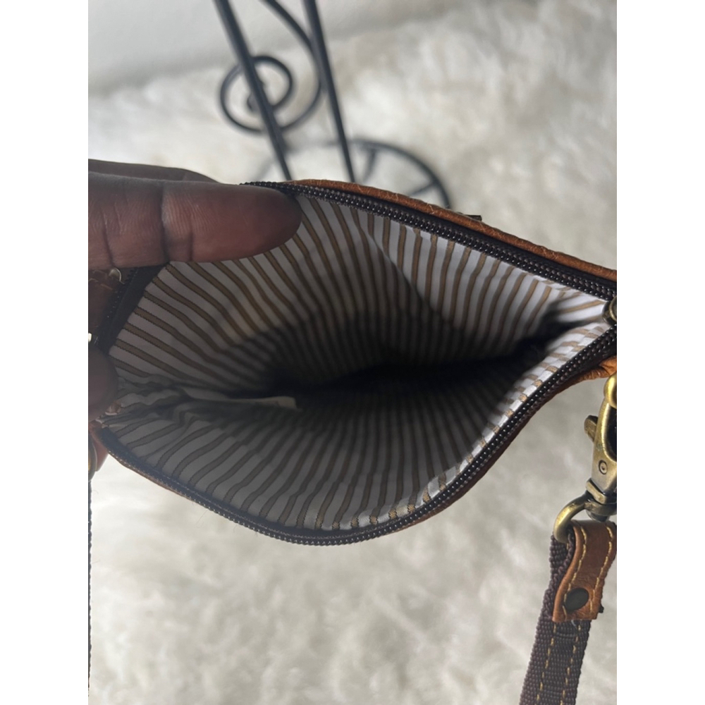 Vaan & Co Small Leather Crossbody Bag Travel Purse with Post Card Design - Picture 4 of 8
